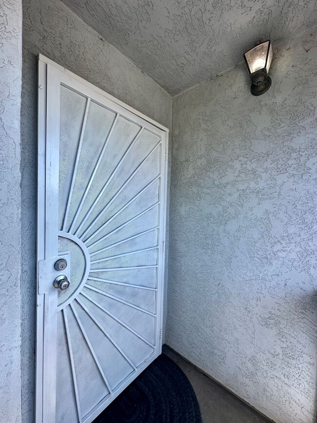 Building Photo - Upstairs 2 bed/1bath Apartment in Pacific Beach