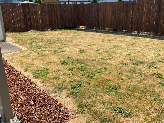 Private Backyard - 615 NW Fenton St