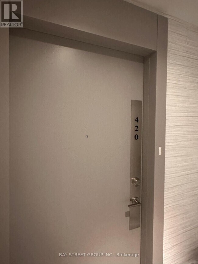 Photo du bâtiment - 3220 Sheppard Ave E