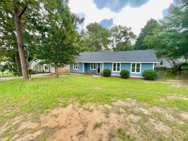 Building Photo - Charming 3-Bedroom Retreat In Fayetteville!
