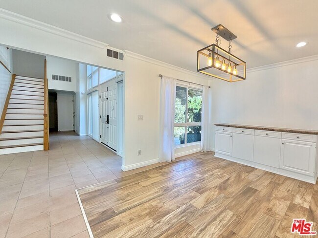 Building Photo - 1615 Wellington Pl