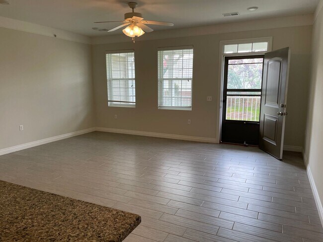 Foto del edificio - Shelby Township, 1st Floor  2-Bedroom, 2- Baths, Private Patio with att. Garage