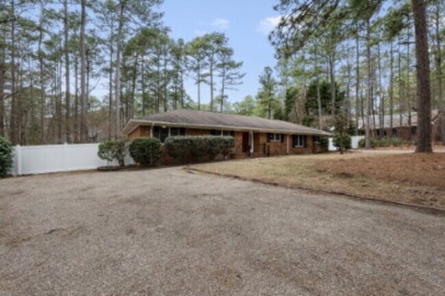 Building Photo - 530 Hill Rd