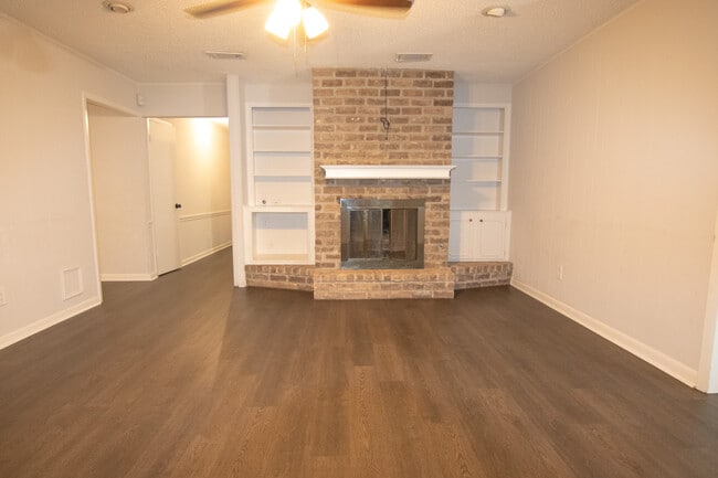 Foto del edificio - 5108 Twin Oaks St