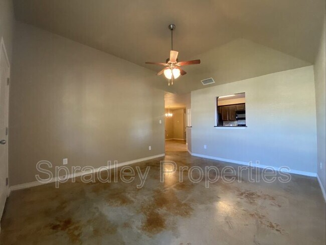 Building Photo - 723 E Ridge Blvd