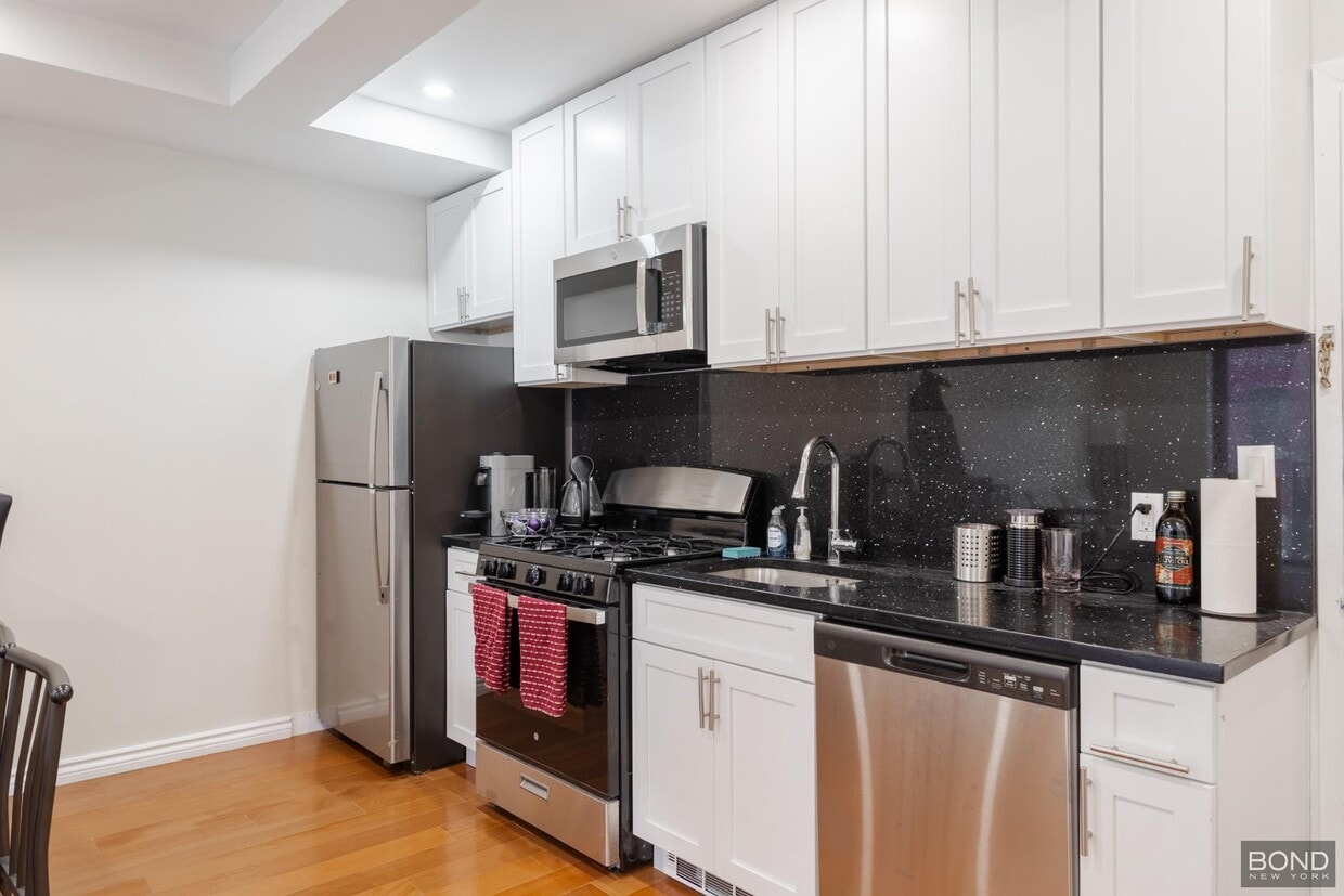 Primary Photo - 402 W 50th St