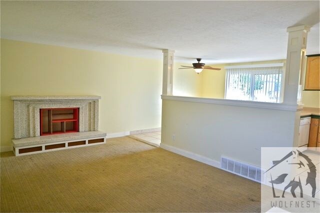 Building Photo - Fantastic 2 Bedroom Upstairs Home!