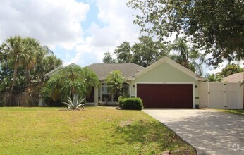 Building Photo - 2073 SW Capeador St
