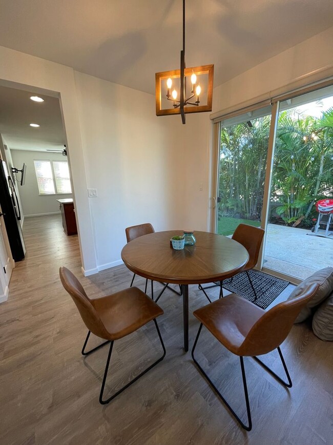 Building Photo - Fully Furnished Kahoma Village Three Bedroom