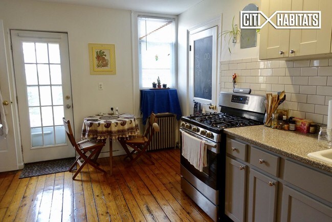 Building Photo - 185 Powers St