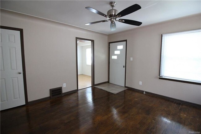 Foto del edificio - 6621 Pelham Rd