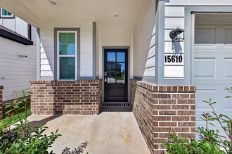 Building Photo - 15610 Coneflower Hls Dr