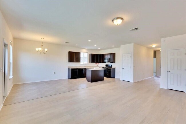 Foto del edificio - 7112 Longford Trail