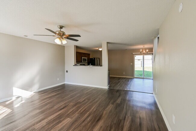 Foto del edificio - 10048 Chariden Dr