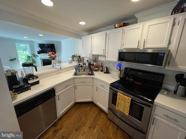 Building Photo - 7321 Castleberg Ct