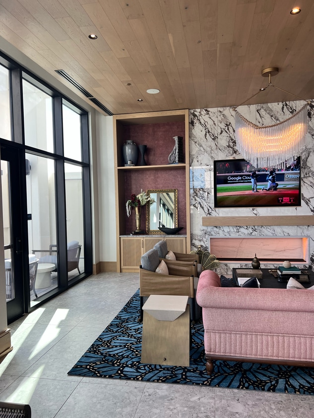 Building Photo - 930 Commerce St