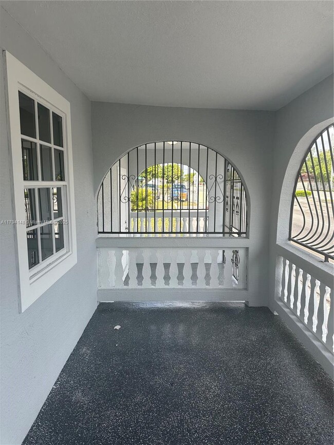 Foto del edificio - 2250 NW 103rd St