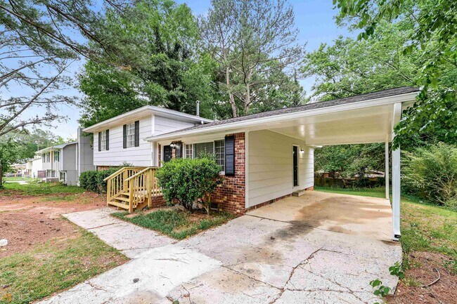 Building Photo - 8521 Peachtree Ln