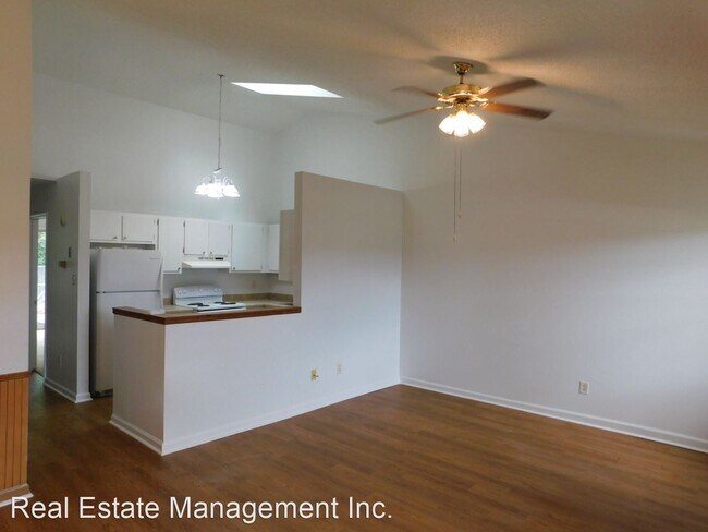 Building Photo - 2 br, 1 bath House - 132B Witten Cir