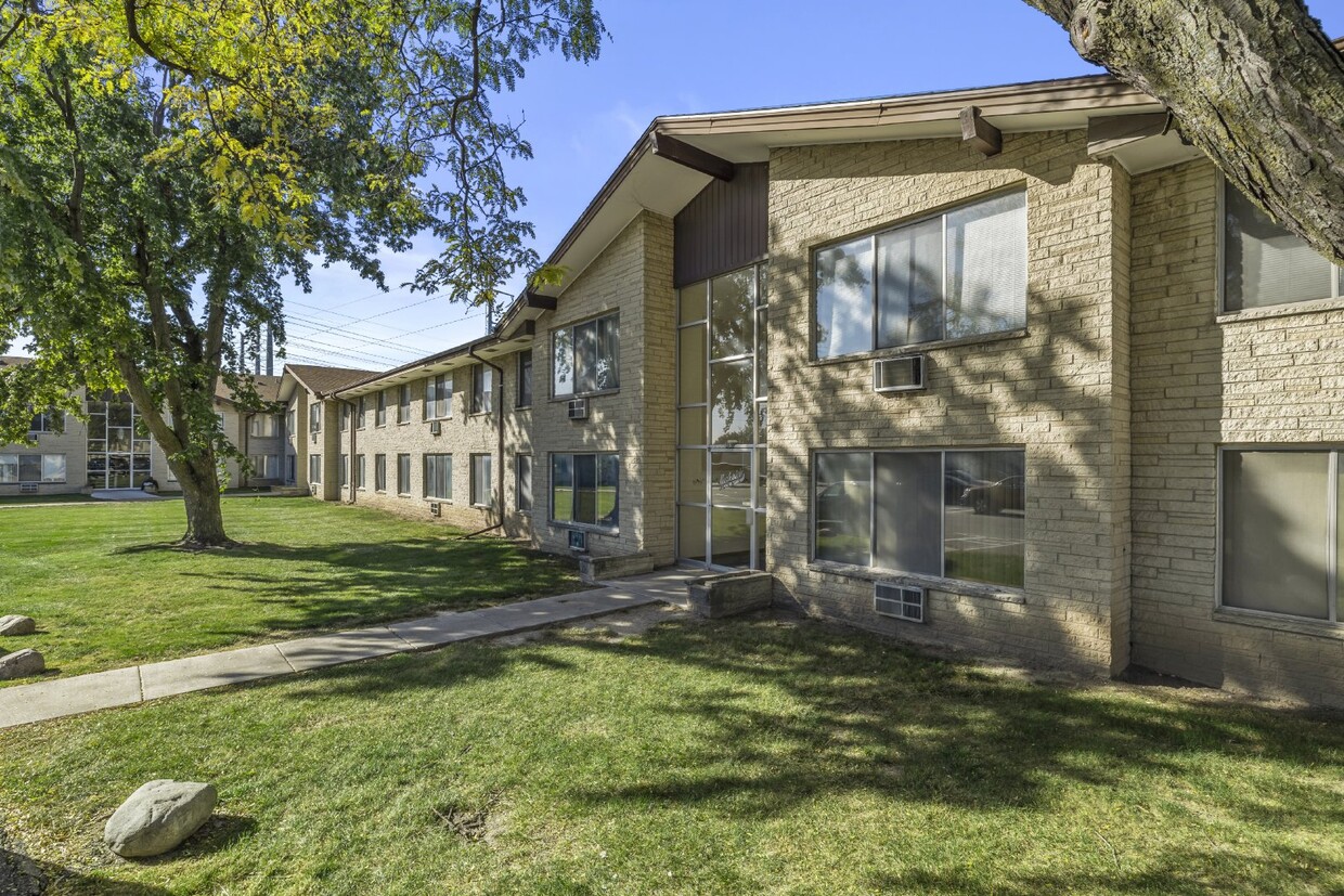 Foto principal - Large, updated, two bedroom available Febr...