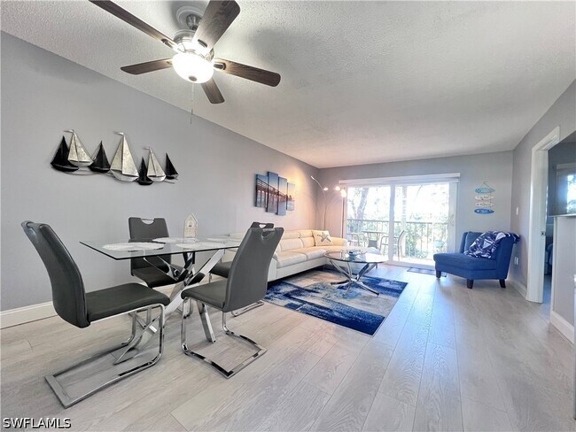 Foto del edificio - 400 Forest Lakes Blvd