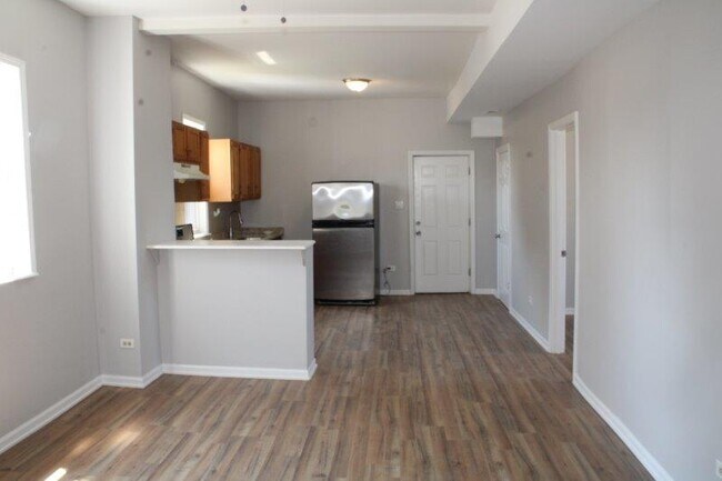 Building Photo - 7208 S Ellis Ave