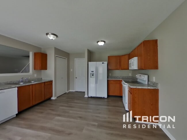 Building Photo - 6245 Monteo Dr