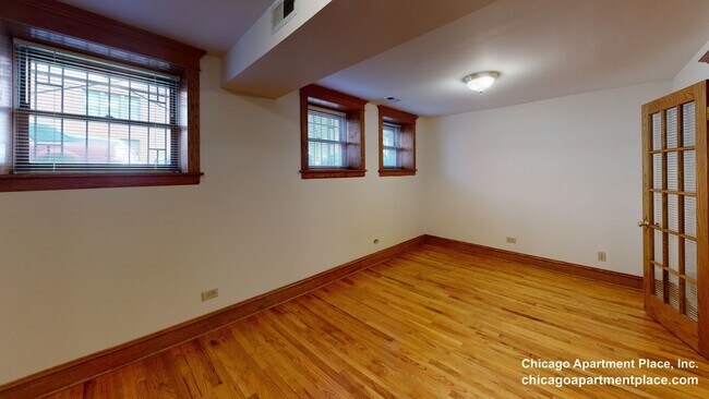 Foto del edificio - 3912 N Greenview Ave