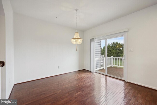 Building Photo - 124 Tulip Ln