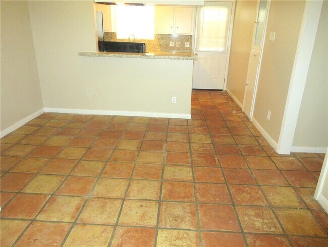Building Photo - 10122 Shadow Wood Dr