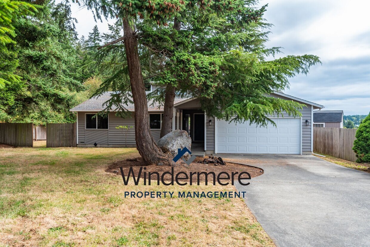Primary Photo - 3 bedroom 2 bath Home