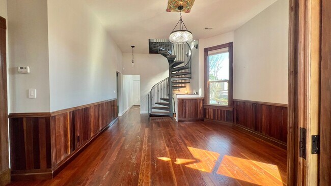 Building Photo - 696-694-29th