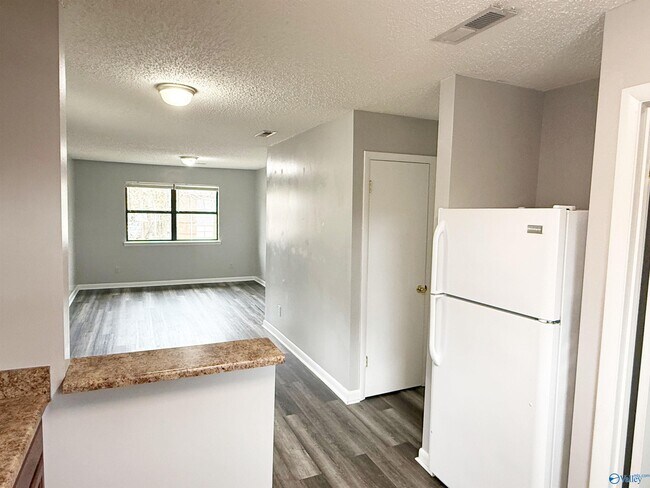 Foto del edificio - 112 Jodi Dr