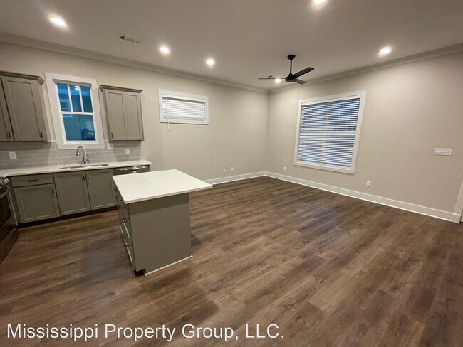 Building Photo - 3 br, 3 bath House - 1402 Pleasant Drive