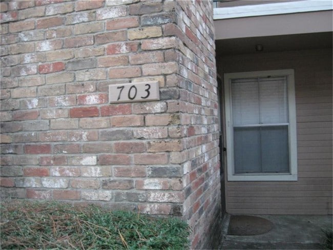 Building Photo - 7402 Alabonson Rd