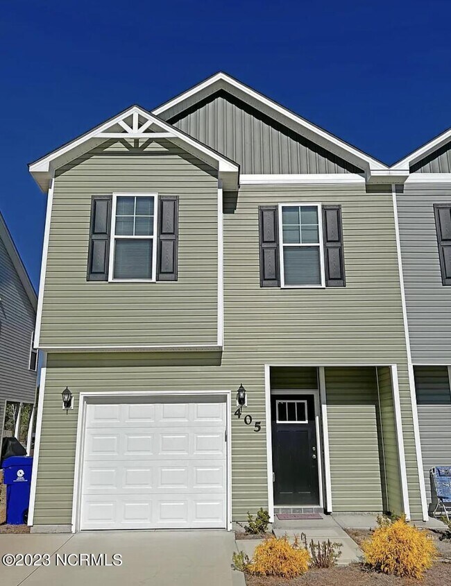 405 Vandemere Ct, Holly Ridge, NC 28445 Townhome Rentals in Holly