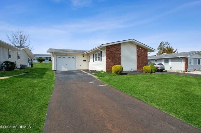 Foto del edificio - 48 Watkins Rd