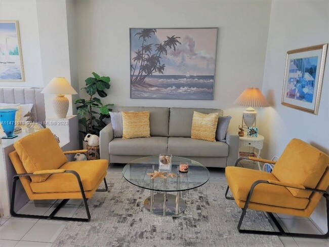 Foto del edificio - 4925 Collins Ave