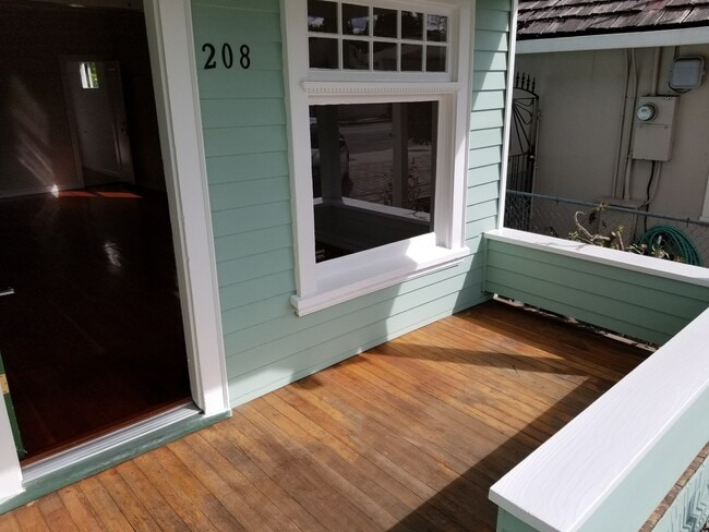 Foto del edificio - SAN JOSE - Craftsman style cottage with ya...