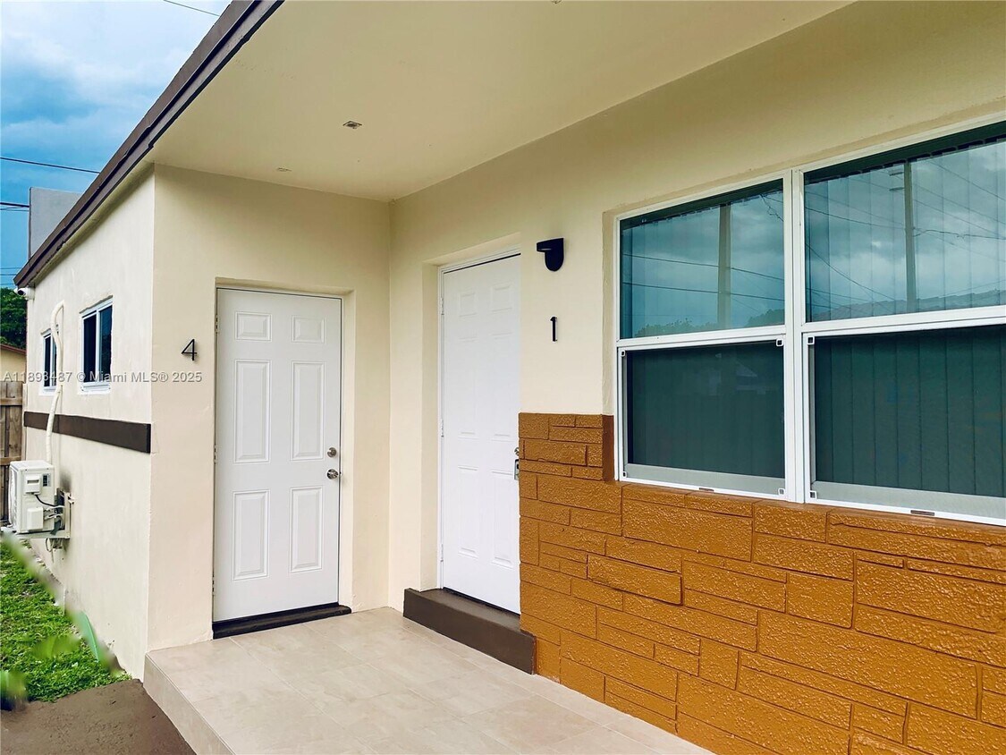 Foto principal - 609 NW 2nd Ave