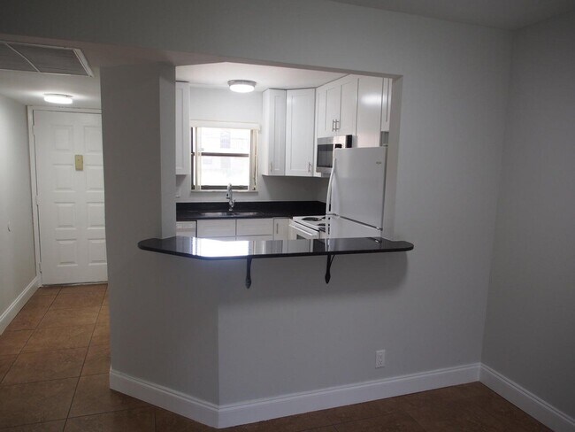 Foto del edificio - 21906 Lake Forest Cir