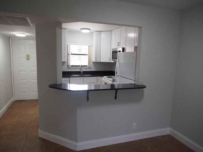 Building Photo - 21906 Lake Forest Cir