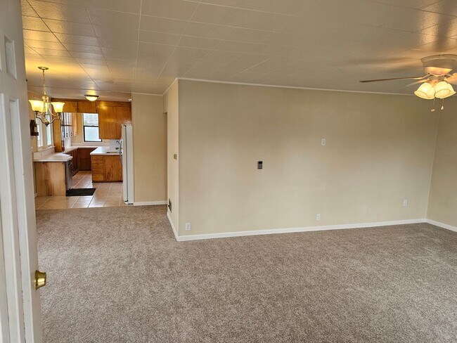 Building Photo - Charming Tacoma Craftsman for Rent!