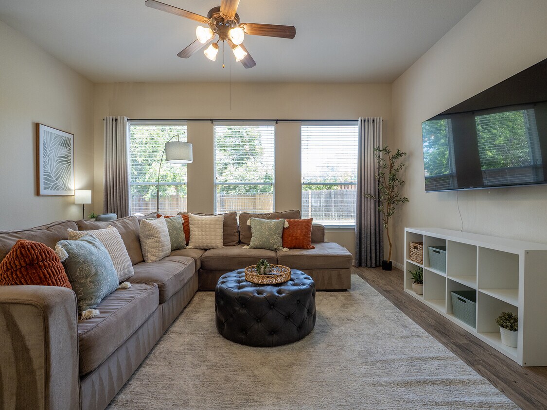 Foto principal - 11620 Larch Valley Dr