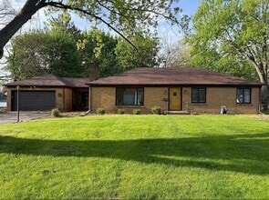 Building Photo - 902 Coolidge Ave