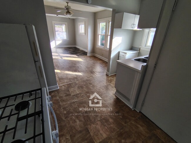 Building Photo - 1323 W 10th St