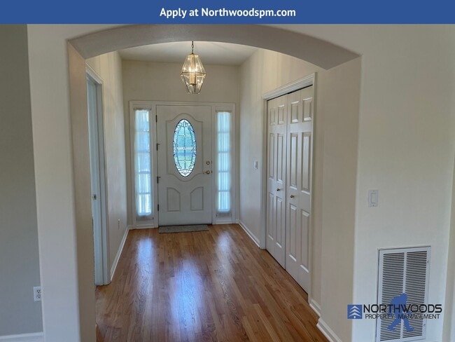 Building Photo - Beautiful 3 Bedroom 2 Bath Home Landscaping Included.