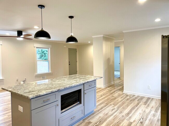Building Photo - 2272 Collier Dr