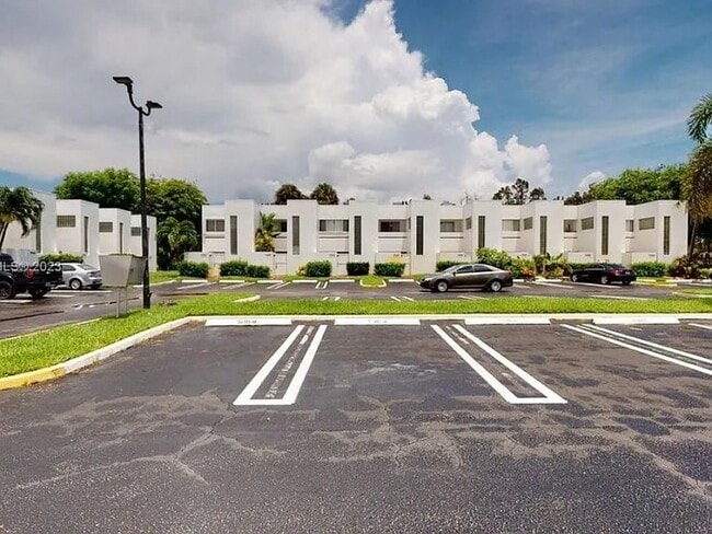 Building Photo - 5130 Elmhurst Rd