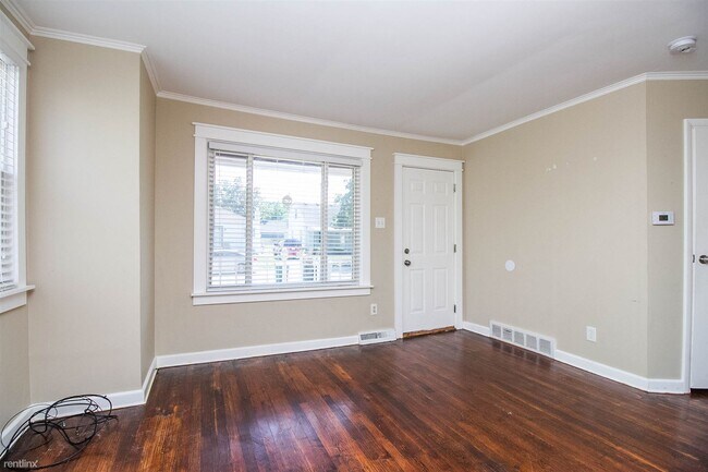 Building Photo - 3 br, 1 bath House - 71 E Coy Ave